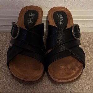 Eurosoft Womens Black Strappy Buckle Flat Sandals shoes Synthetic Comfort US 6